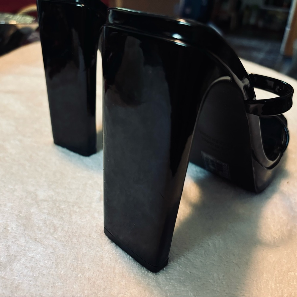Brand New Stylish Heels By FOREVER 21 - Size 9 - Exact Heel Height 5” - box 3